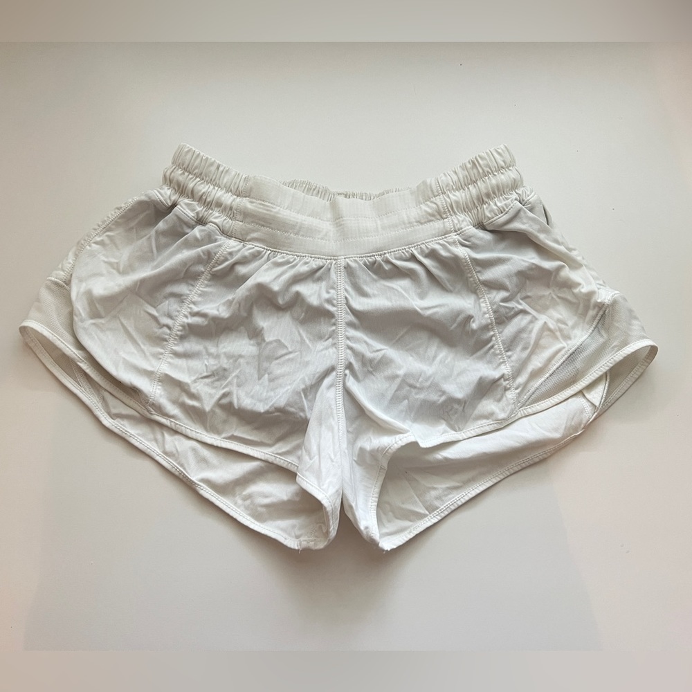 Lululemon Low Rise Hotty Hot Short 2.5